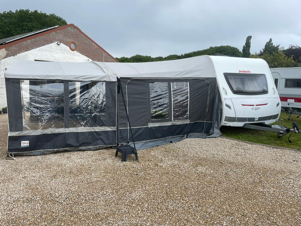 Caravan Dethleffs 6 persoons,mover,tent,stapelbed,garagedeur, Caravans en Kamperen, Caravans, Stapelbed, Bedrijf, Treinzit, Dethleffs