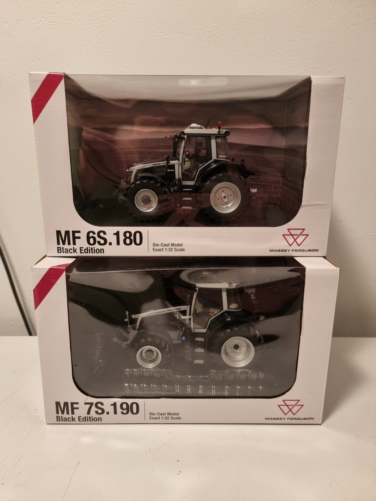 Set Massey Ferguson 6S.180 + Massey Ferguson 7S.190 Zwart UH, Ophalen of Verzenden, Nieuw, Tractor of Landbouw, Universal Hobbies