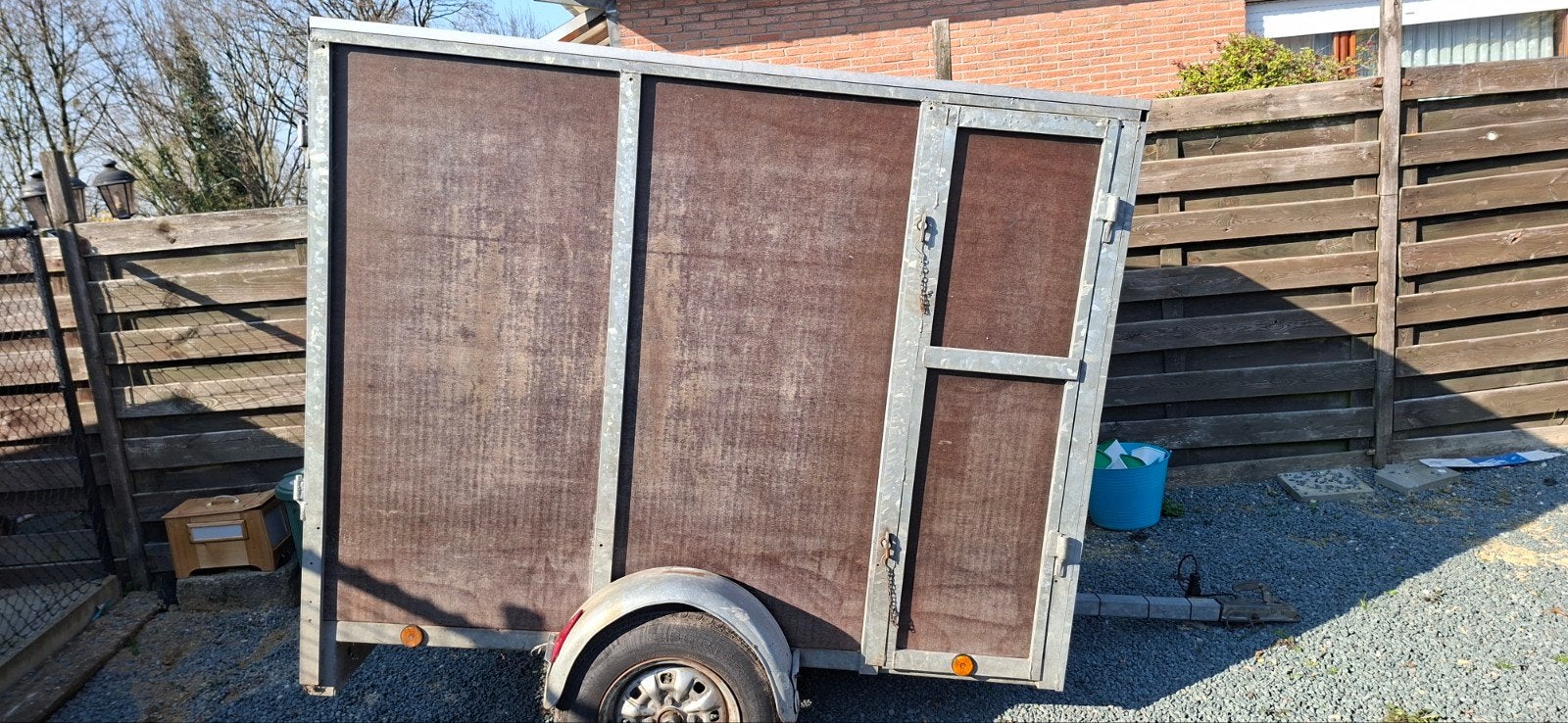 Gesloten aanhangwagen, Enlèvement