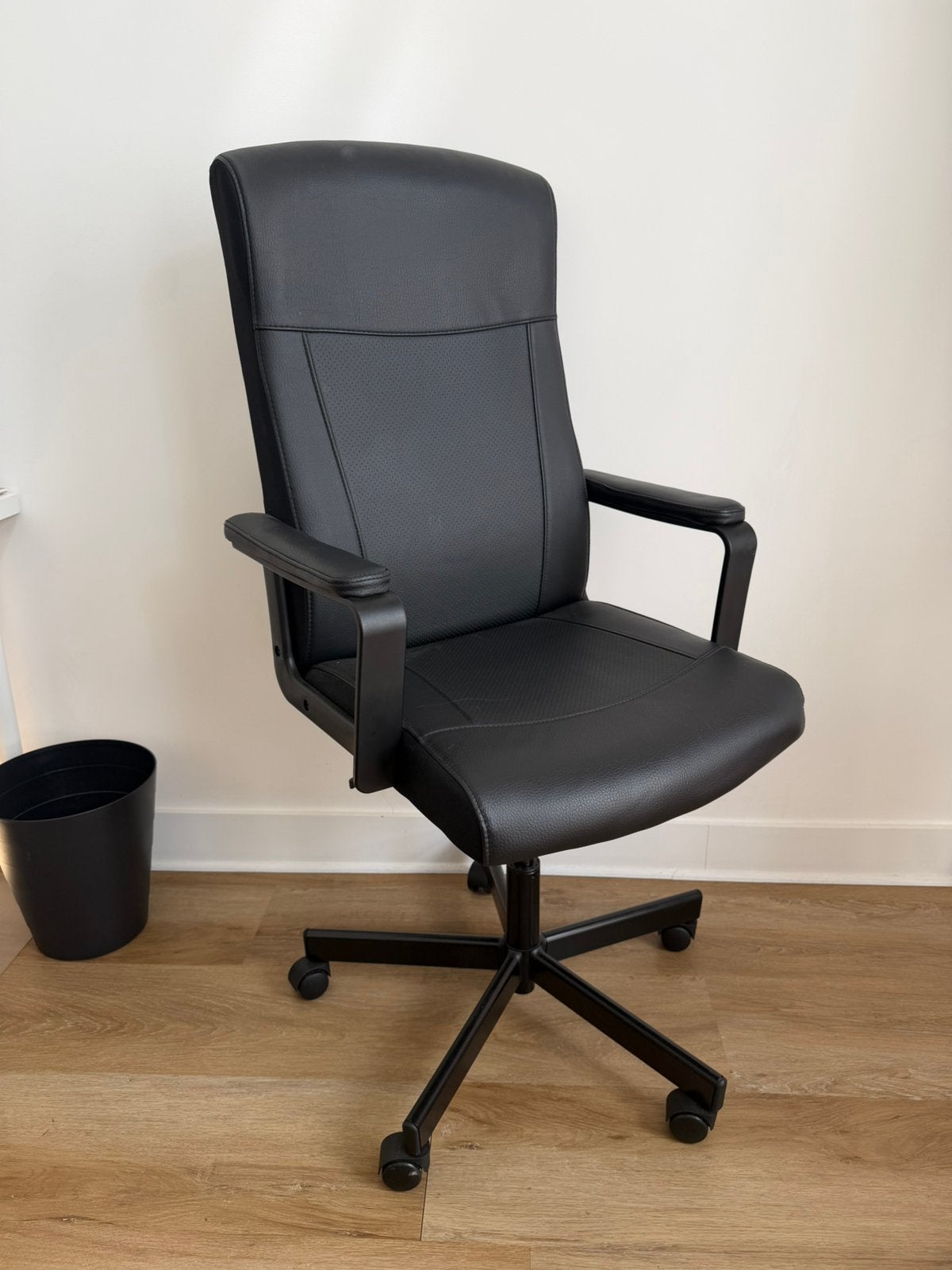 Chaise de bureau - Ikea Millberget en noir, Maison & Meubles, Chaises de bureau, Enlèvement, Comme neuf, Noir, Chaise de bureau