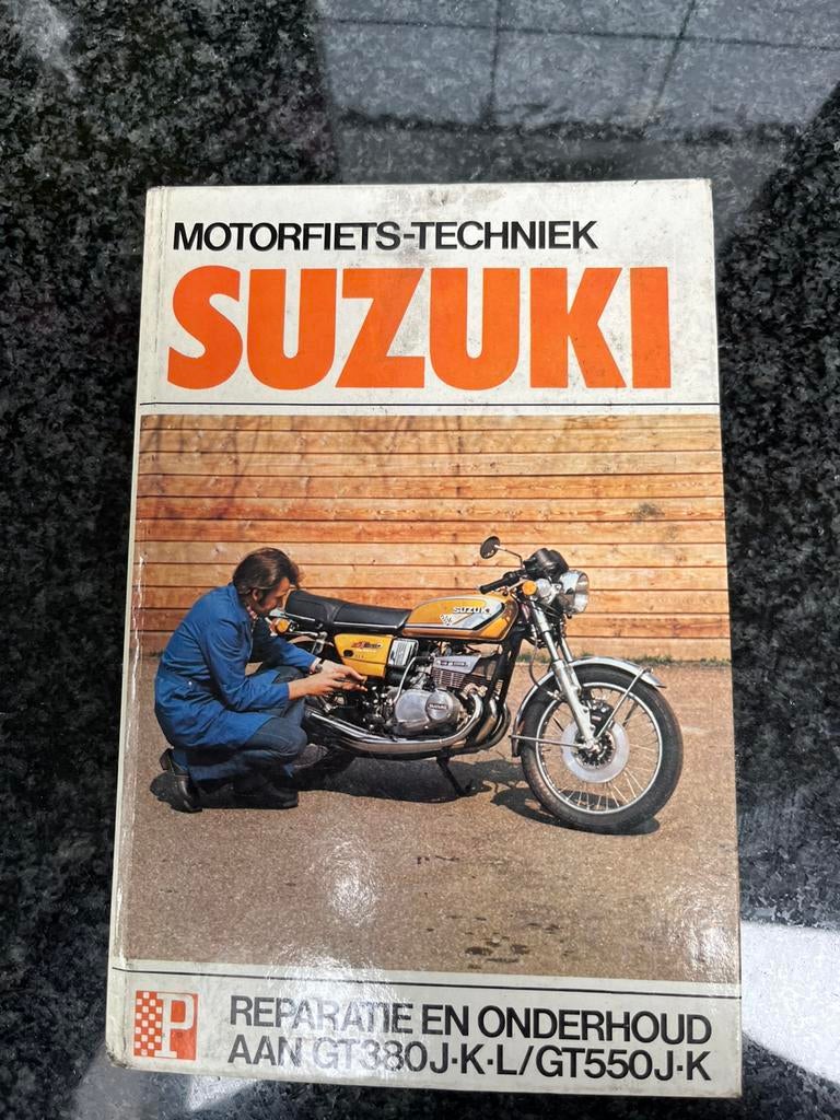 Suzuki gt 550 werkplaatsboeken + onderdelen boek, Motoren, Ophalen, Suzuki