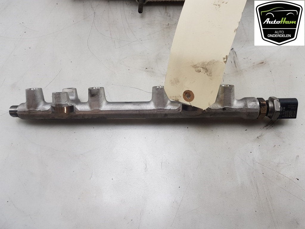 RAMPE D'INJECTION Skoda Octavia Combi (NXAC) (01-2019/-), Utilisé, Skoda