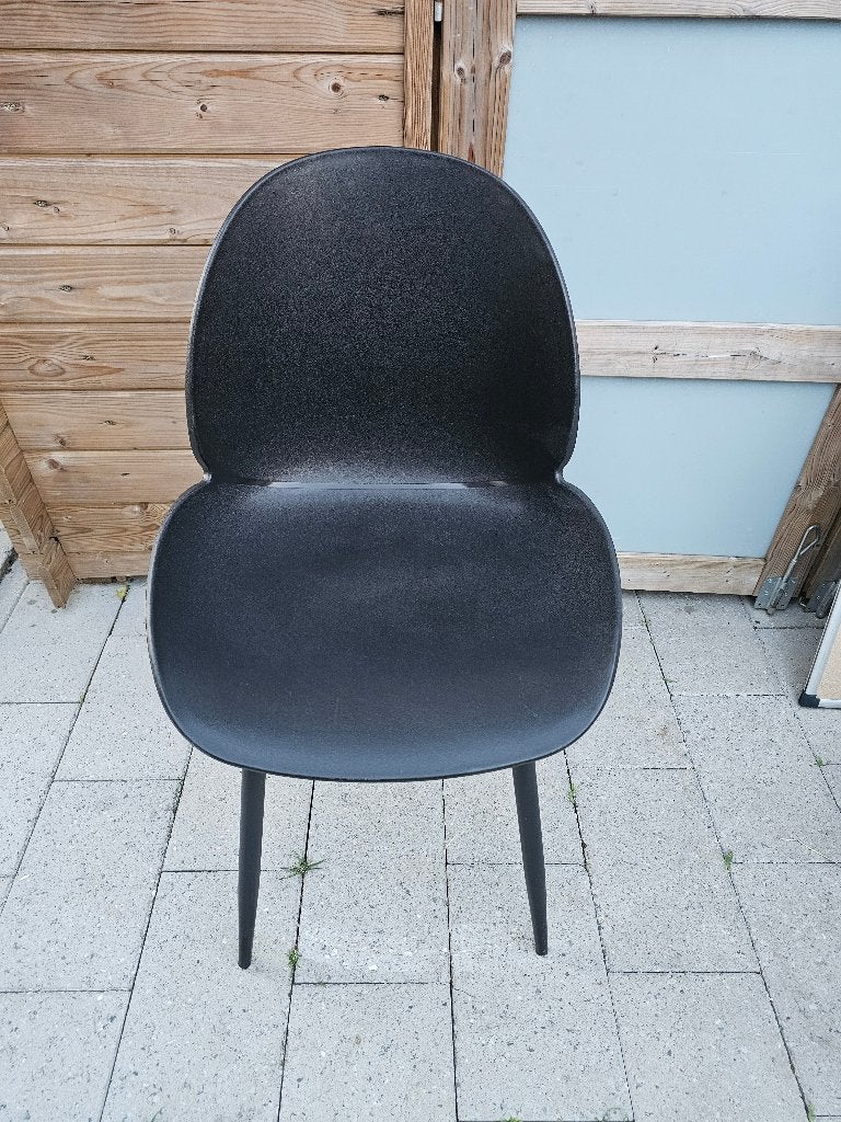 Kuipstoel Gubi Beetle Tube base Zwart, Zwart, Ophalen of Verzenden, Kunststof, Gebruikt