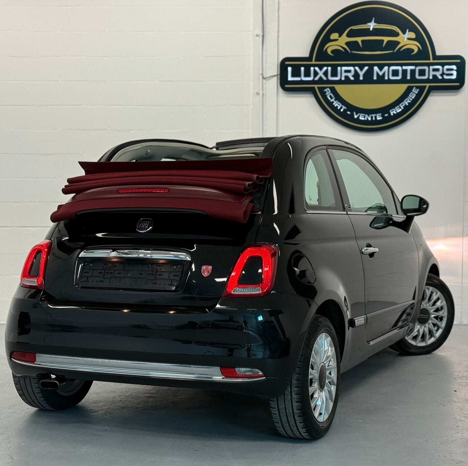 FIAT 500 CABRIOLET AUTOMAAT NIEUWSTAAT 1E EIGENAAR, 4 zetels, Cabriolet, Zwart, Leder