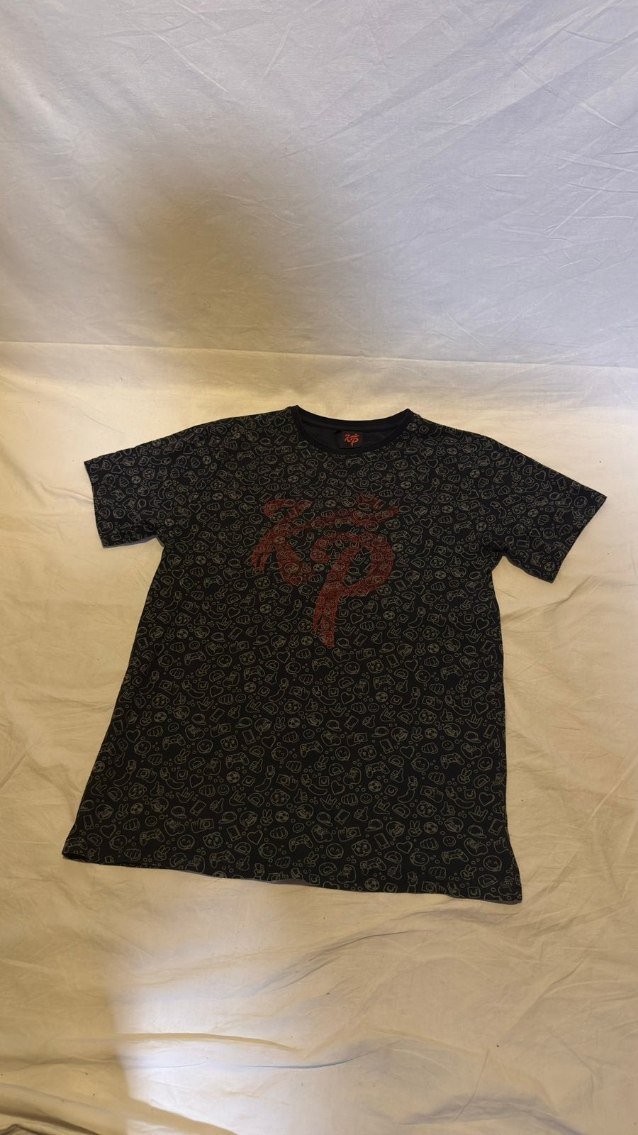Knolpower (KP) T-Shirt! Maat: M! Emoji's Print! Zwart/Rood!, Ophalen of Verzenden, Gedragen, Maat 48/50 (M), Meerkleurig
