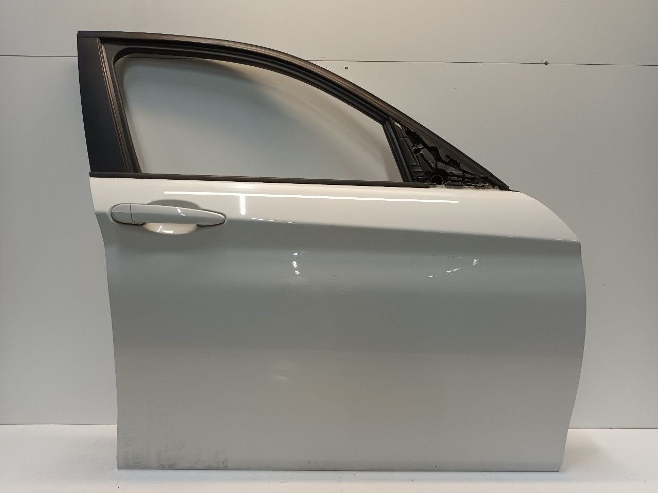Portier rechts voor BMW 1 serie, Onderdelen@venauto.nl, Van der Ven Autorecycling B.V., Gebruikt, Ettenseweg 76, 4706 PB Roosendaal, The Netherlands