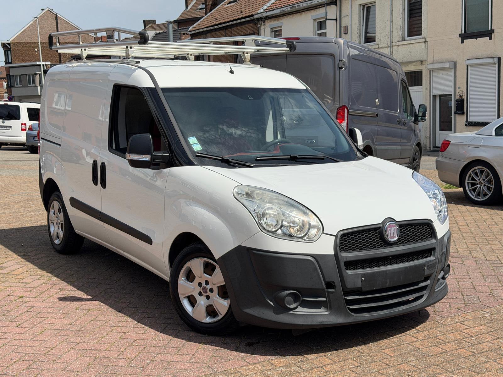 Fiat doblo pret a être immatriculé double porte latéral, Autos, Camionnettes & Utilitaires, Achat, Verrouillage central, Boîte manuelle