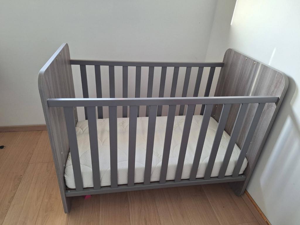 Lit cage convertible en lit 1 personne, Enfants & Bébés, Enlèvement, Lit