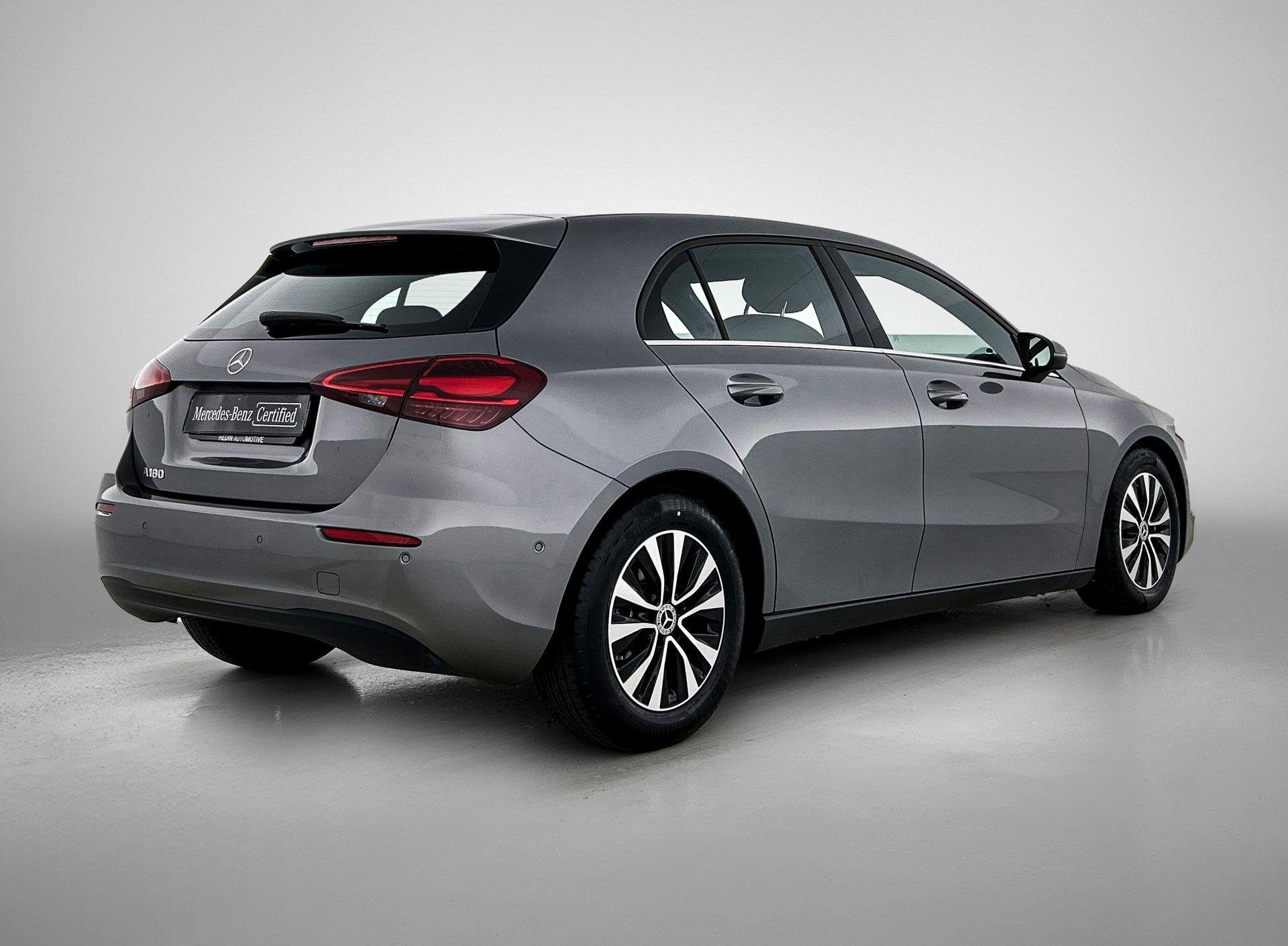 Mercedes-Benz A-klasse 180 Hatchback Essential Line | Verwar, Auto's, Dealer onderhouden, Stof, Zwart, 4 cilinders