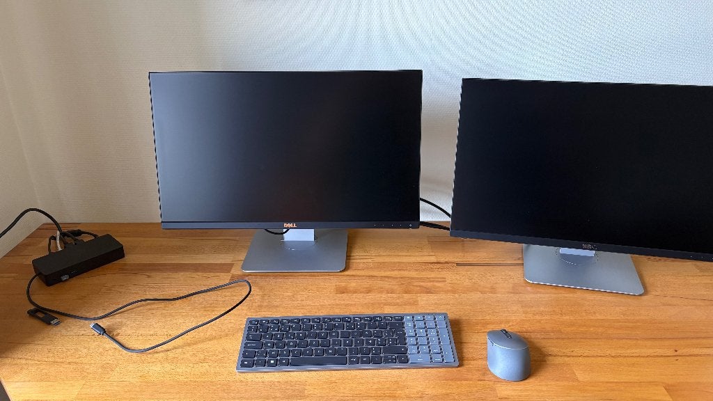 Dell: 2 displays 24", wireless keyboard muis, Docking, Ophalen, IPS, In hoogte verstelbaar, Full HD