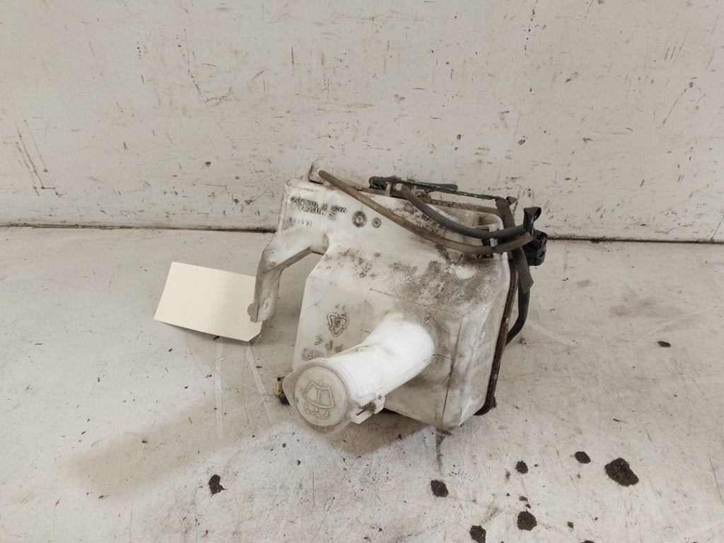 LAVE-GLACE RESERVOIR AVANT Space Star (A0) (|8260A224|), Info@mitsubishi-motors.de, MITSUBISHI, Utilisé, Mitsubishi