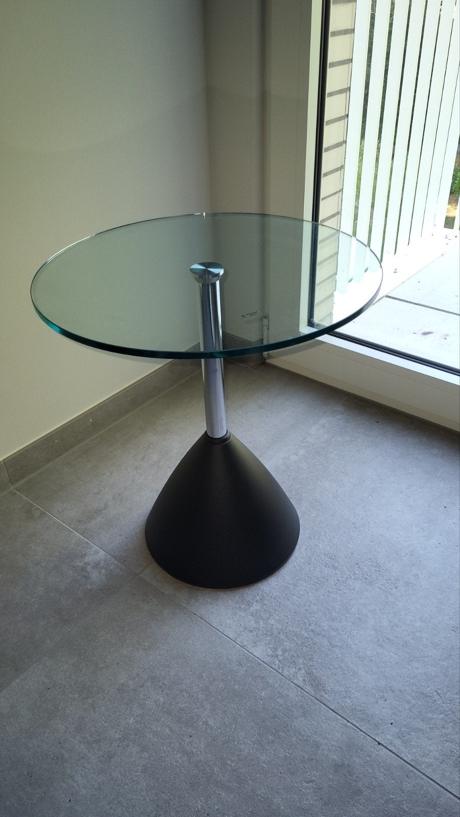 Kleine salontafel . Tijdloos model, Huis en Inrichting, Ophalen, Rond, 50 tot 100 cm, Zo goed als nieuw
