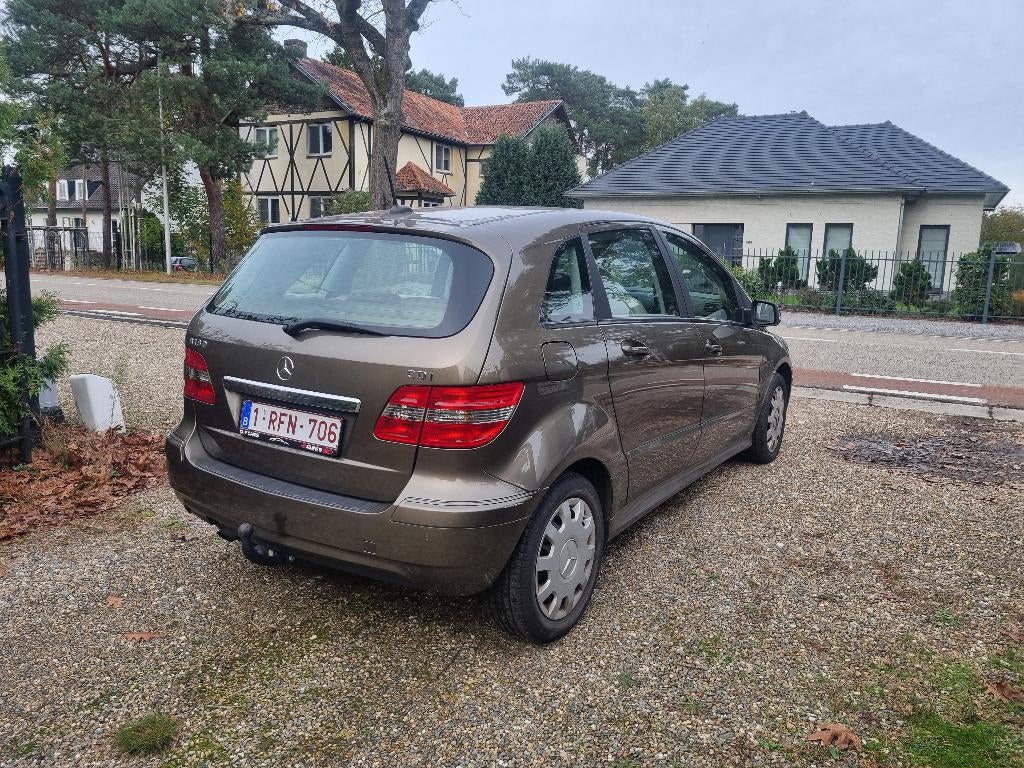 Mercedes B180 Automaat met maar 124000km, Auto's, Beige, 4 cilinders, Elektrische buitenspiegels, Bedrijf