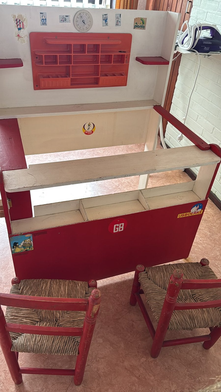 Vintage houten speelwinkeltje met 2 stoeltjes, Kinderen en Baby's, Ophalen, Zo goed als nieuw
