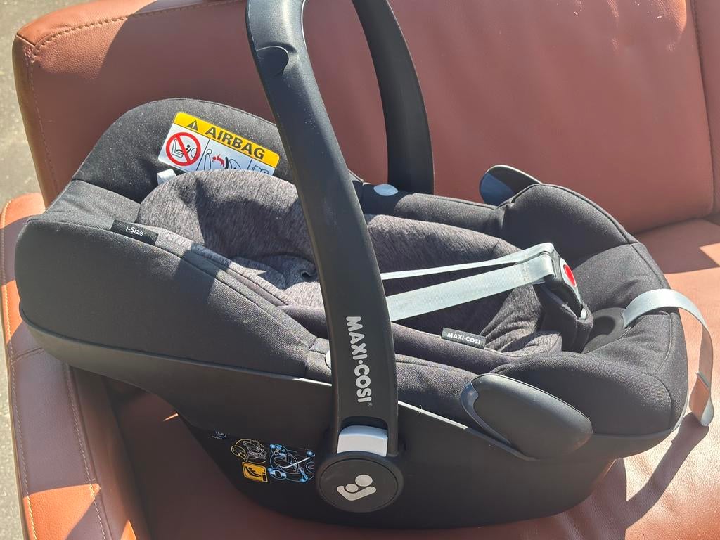 Maxi cosi met regenkap en verklein kussen, Kinderen en Baby's, Autostoeltjes, Ophalen, Zo goed als nieuw