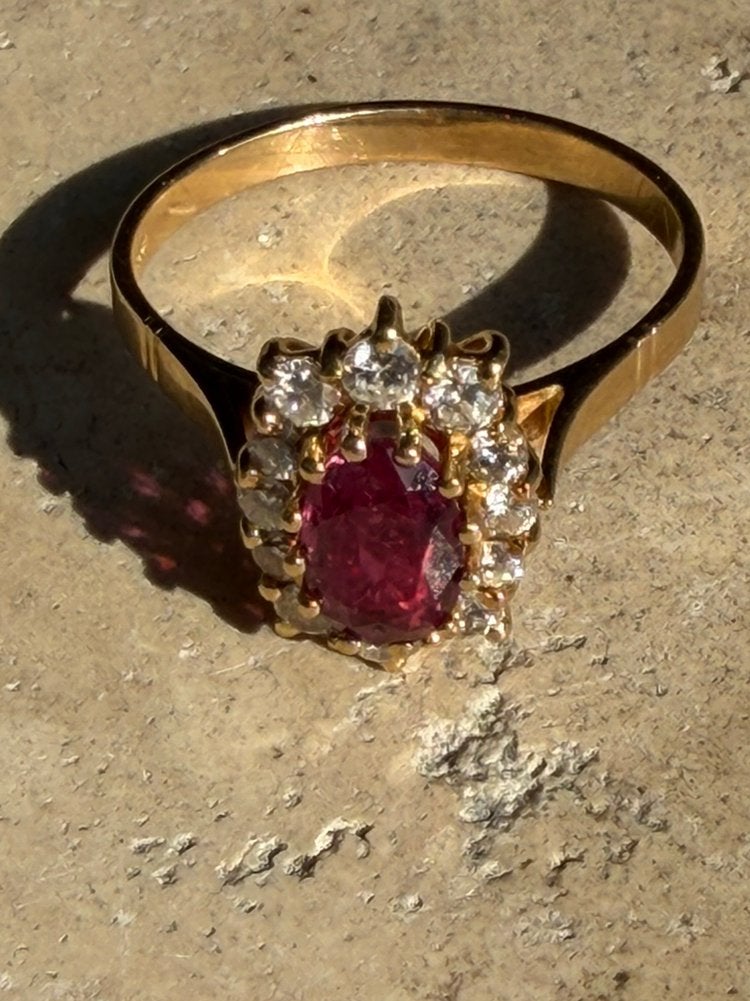 Vintage diana cluster ring met Bhirmese robijn en diamant, Ophalen, Zo goed als nieuw, Goud, Goud