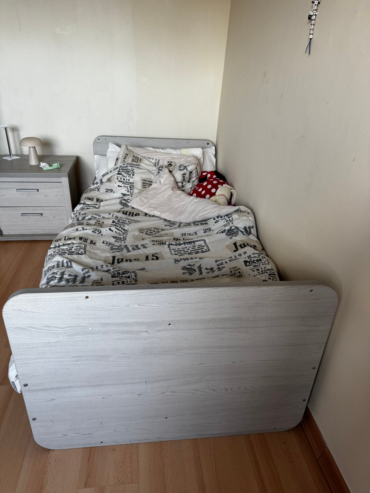 L'ensemble complet (Garde-robe + Lit + Chevet + Commode), Enlèvement, Comme neuf, Sommier à lattes