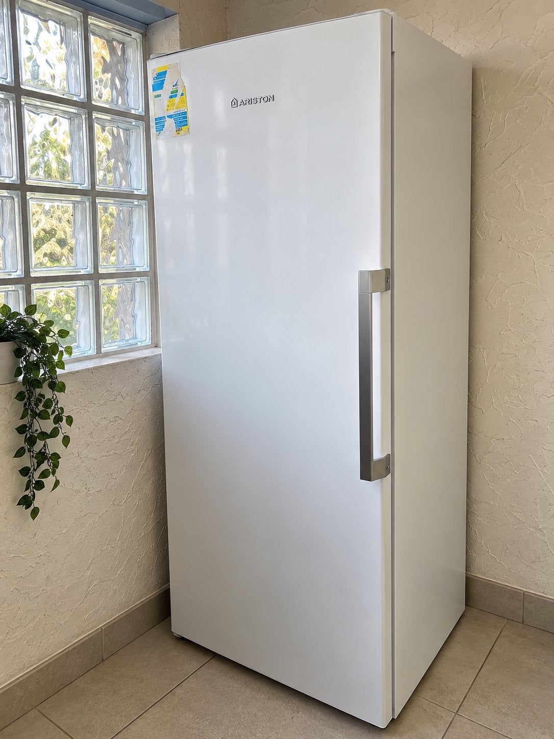 Congélateur armoire Ariston No Frost – 260 L 7 compartiments, Electroménager, Enlèvement, Comme neuf, Congélateur