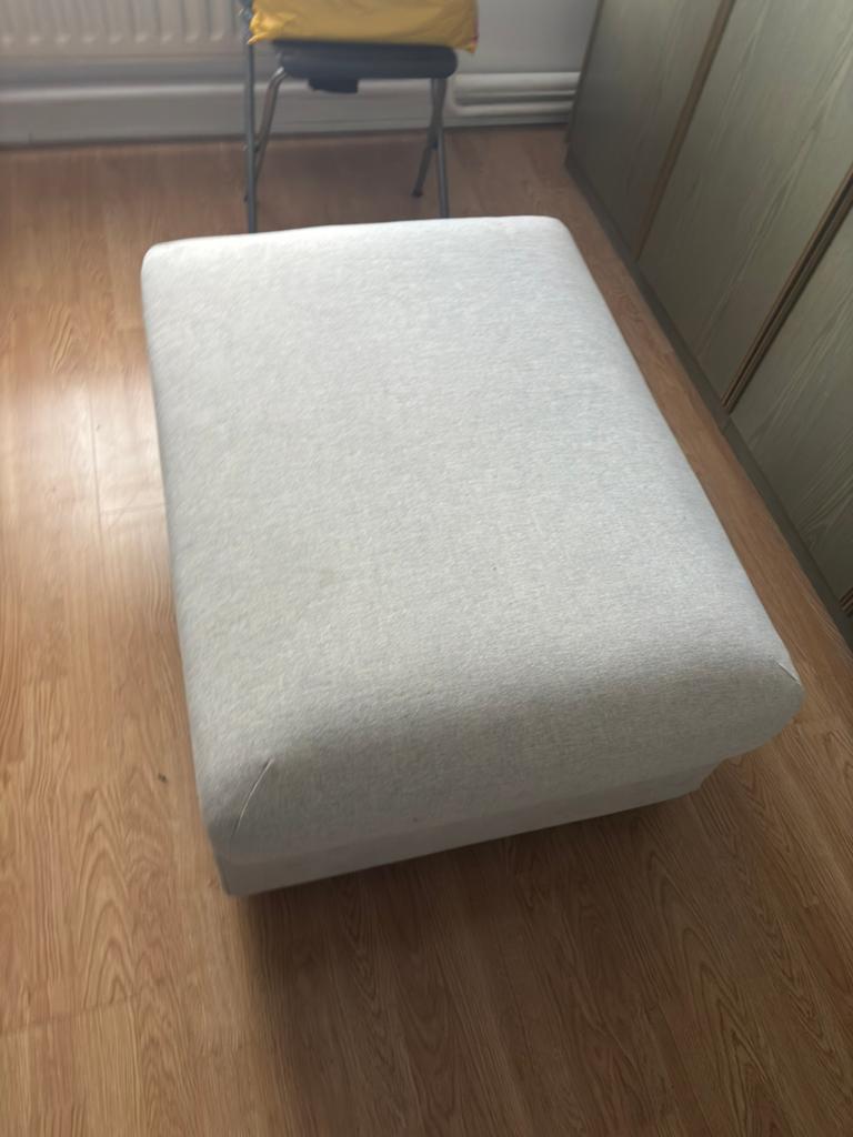 Poufs, Enlèvement, Utilisé