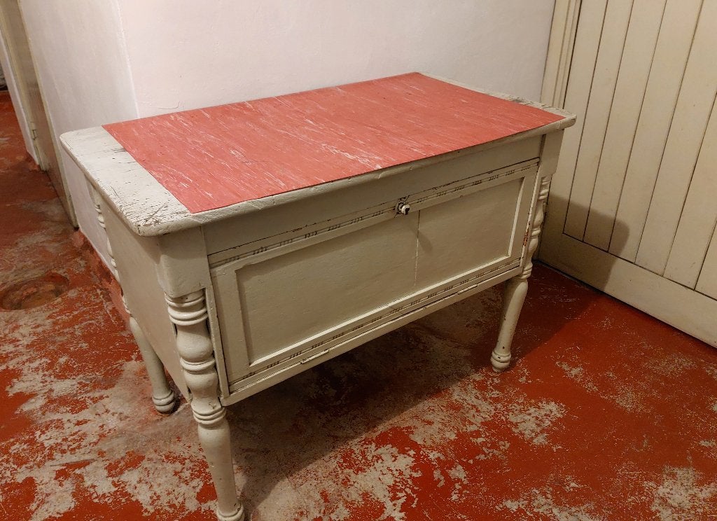 Gratuit : ancien petit meuble décoratif., Enlèvement