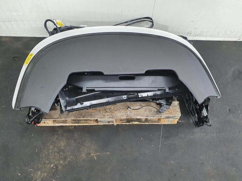 BMW 1 SERIES 118I EXECUTIVE CABRIOLET AFDEKHOES / PLAAT 2009, Auto-onderdelen, Ophalen of Verzenden, Gebruikt, Stiba lid