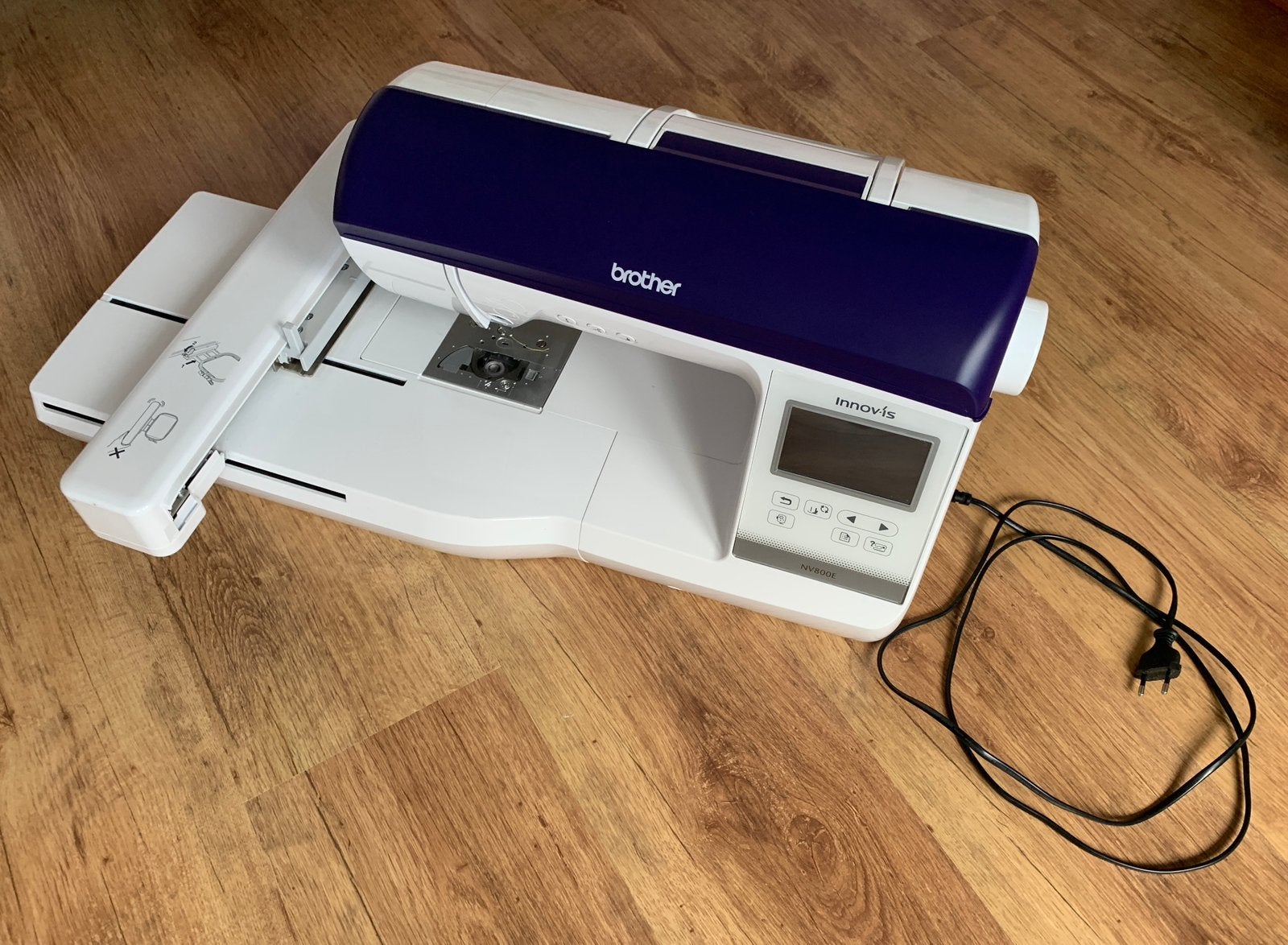 Brother Innov-is NV800E borduurmachine - zo goed als nieuw, Ophalen, Zo goed als nieuw, Accessoires, Brother