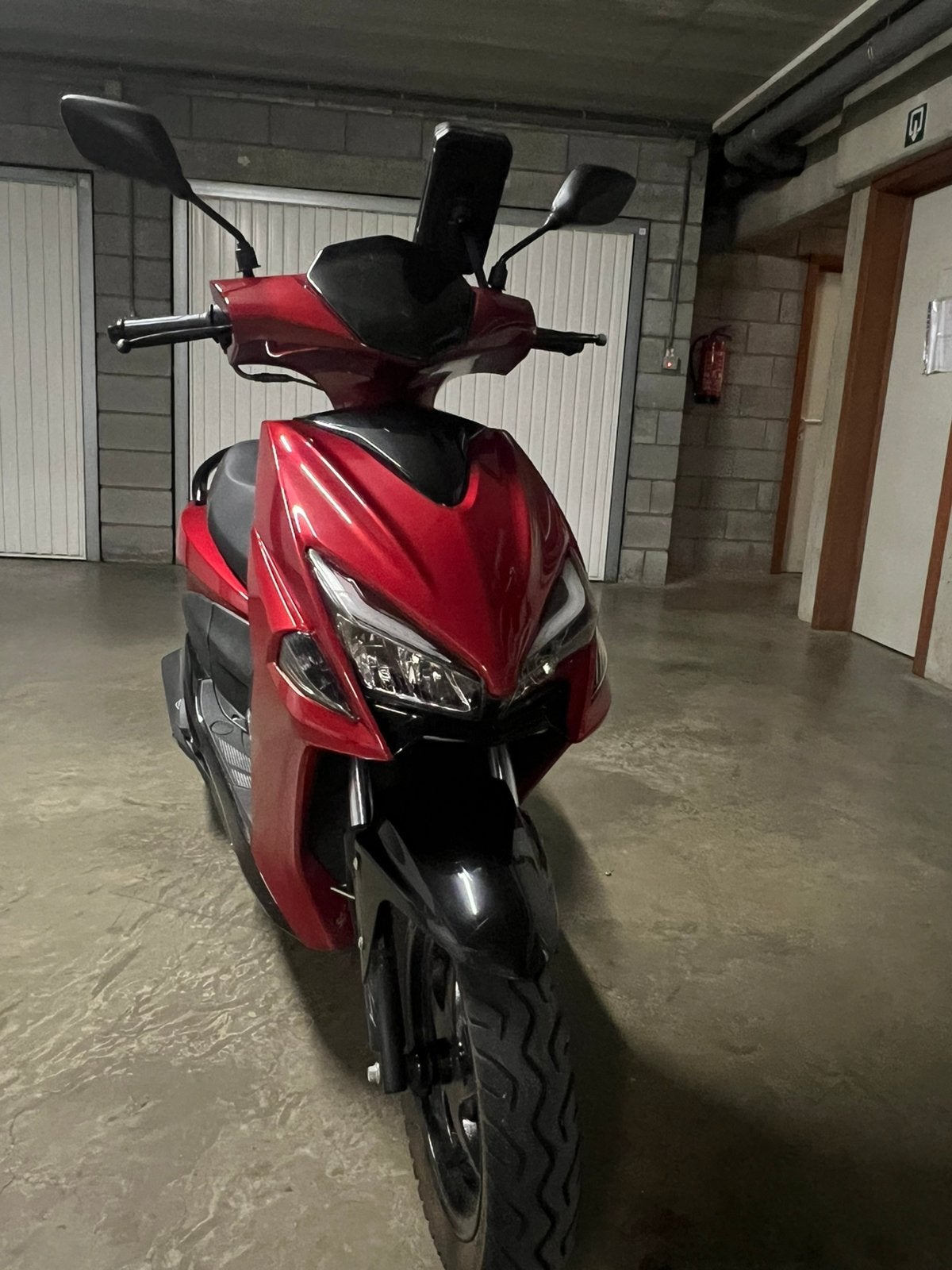 Kleur net as je ziet rood heel mooie kleur dat is en gtsmerk, Fietsen en Brommers, Scooters | Peugeot, Ophalen, Nieuw, Benzine