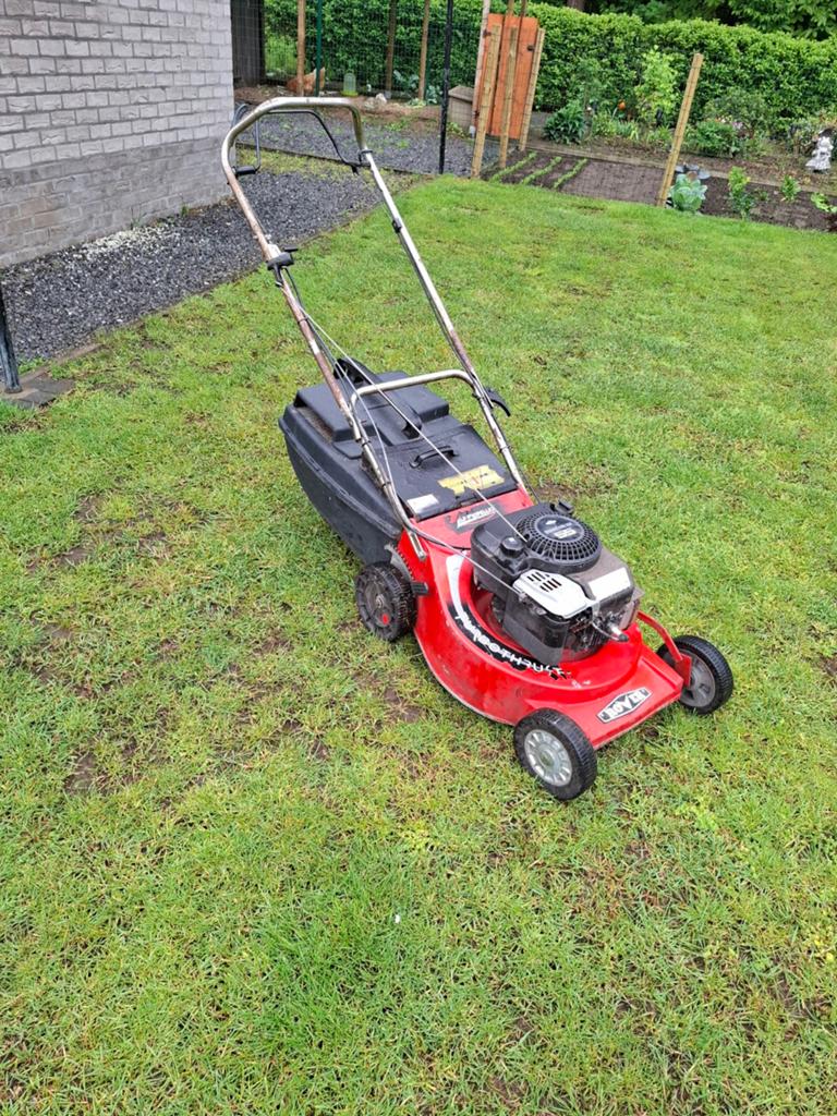 Rover benzine grasmaaier zelftrekker, Tuin en Terras, Grasmaaiers, Ophalen