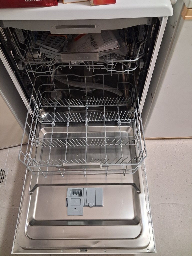 Indesit Vaatwasser (Whirlpool), Elektronische apparatuur, Ophalen, Minder dan 85 cm, Tussenbouw, Zo goed als nieuw