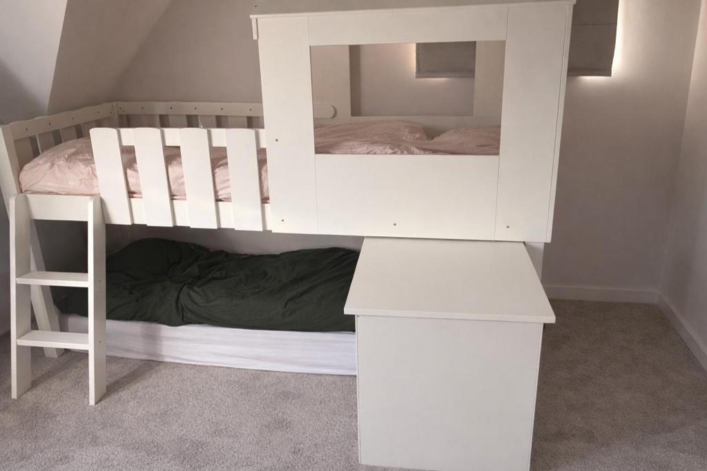 Halfhoogslaper / stapelbed met bureau en opbergruimte, Kinderen en Baby's, Kinderkamer | Stapelbedden en Hoogslapers, Ophalen