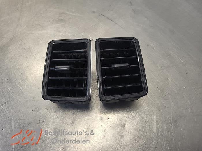 Grille aération tableau de bord d'un Volkswagen Crafter, Volkswagen, -, 3 mois de garantie, Utilisé