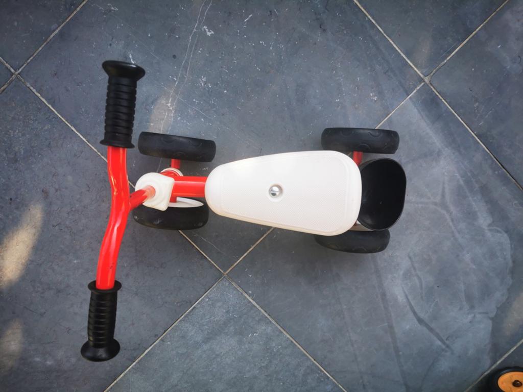 Loopfietsje met babyhelm, Ophalen