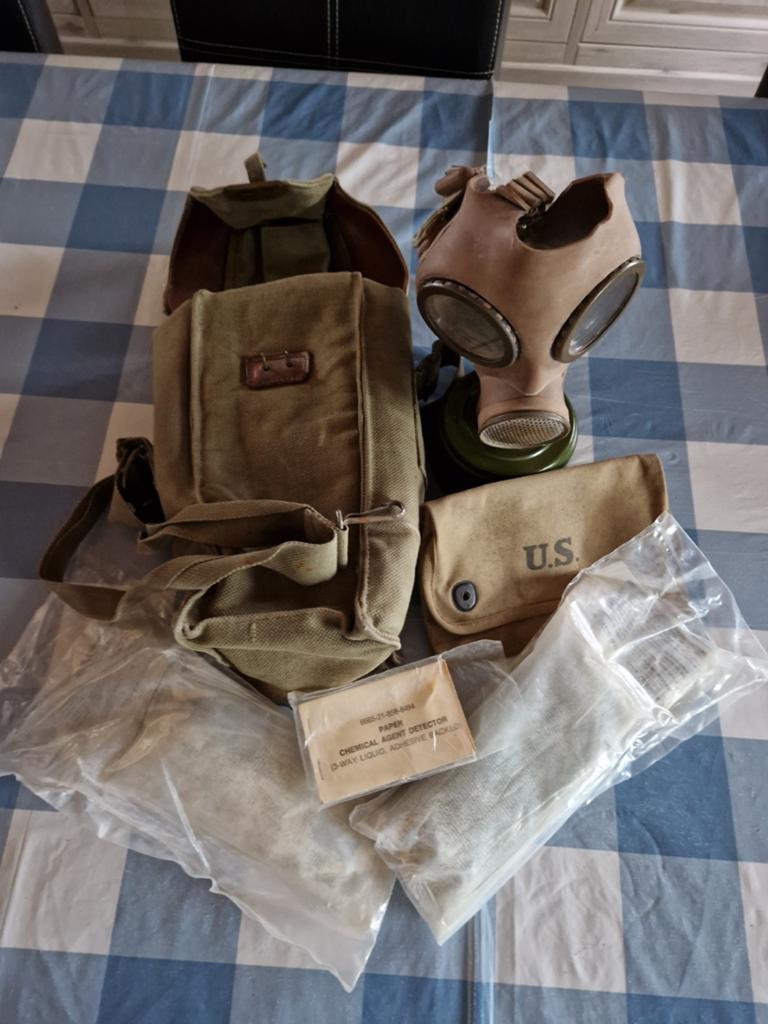 Ww2 Gasmasker met accelssoires en us tasje, Verzamelen, Militaria | Tweede Wereldoorlog, Ophalen of Verzenden