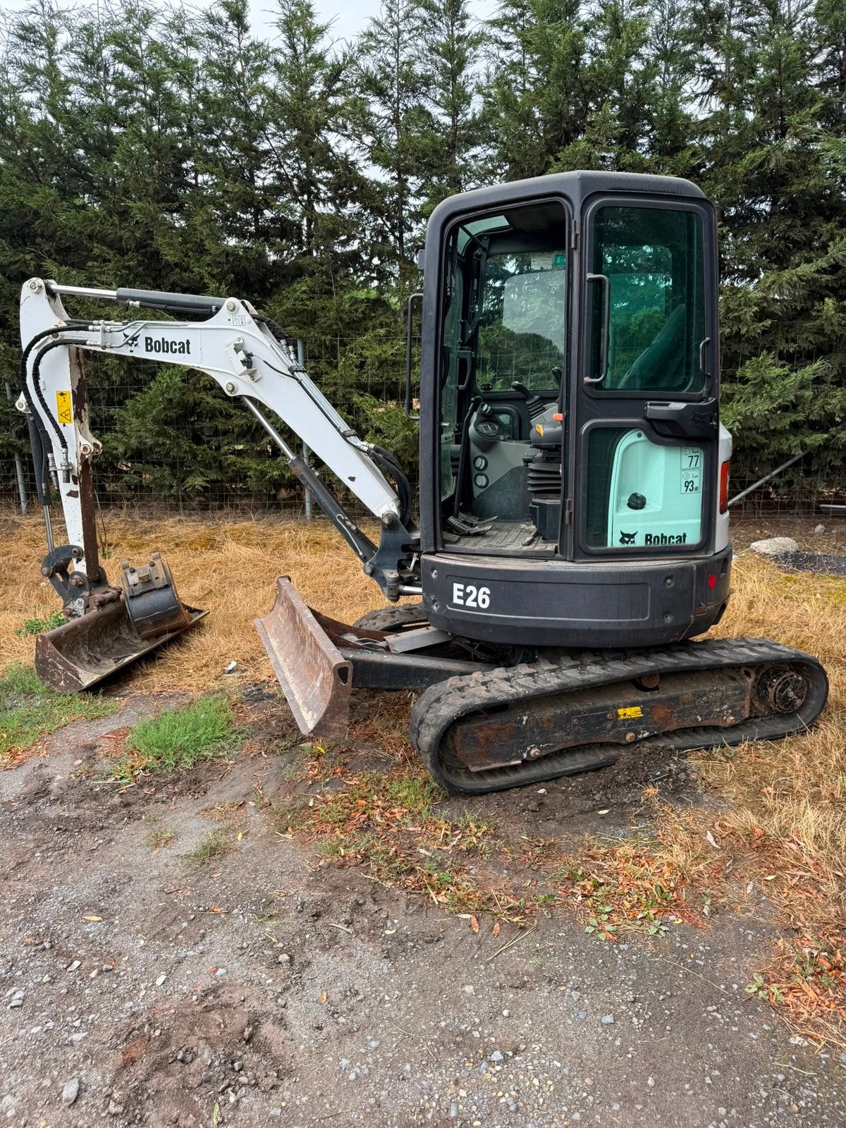 Bobcat E26, Enlèvement, Grue