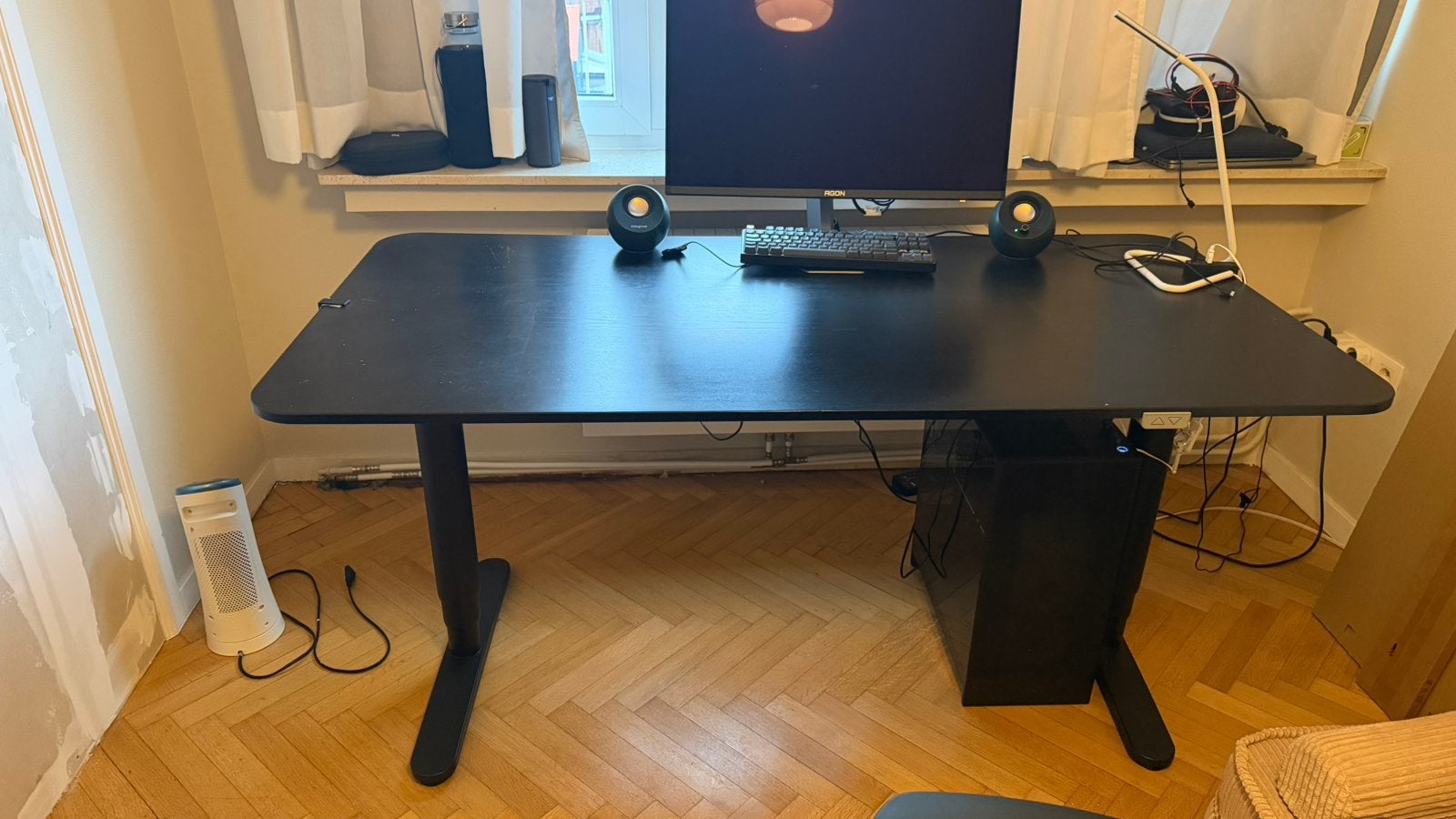 Bureau noir assis-debout electrique IKEA, 160 cm, Bureau assis-debout, Électrique, Utilisé