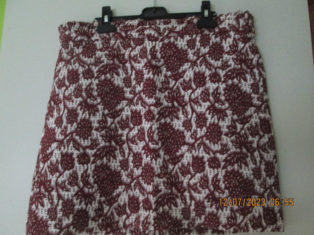 Jupe blanc cassé et bordeau « Camaïeu » T 44., Vêtements | Femmes, Jupes, Au-dessus du genou, Camaieu, Comme neuf, Enlèvement