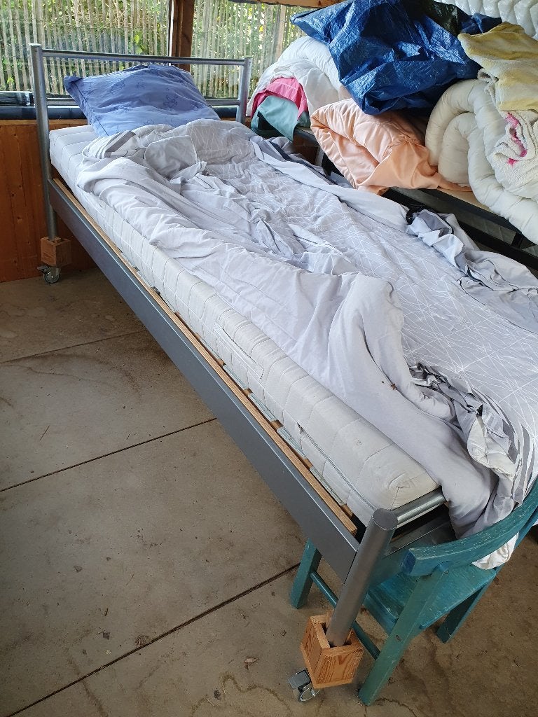 Elektrisch verstelbaar bed op wielen., Ophalen, Gebruikt, Verstelbaar