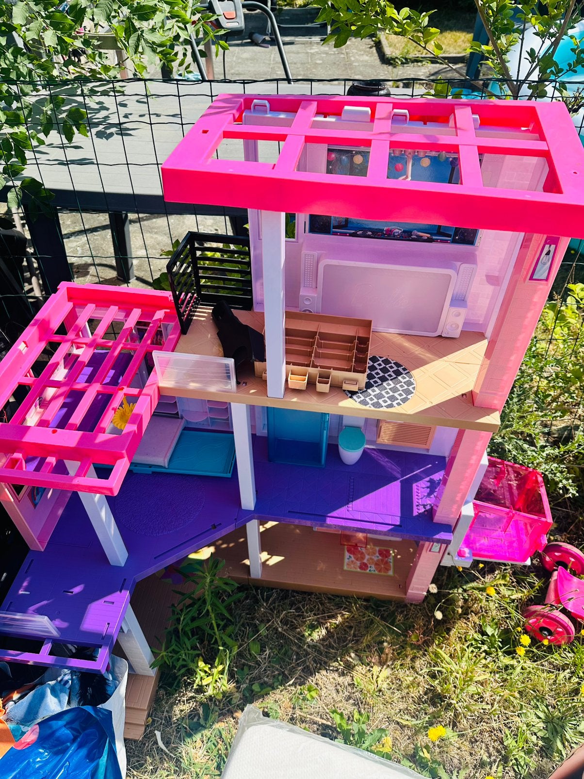 Barbie Playhouse, Enlèvement, Utilisé
