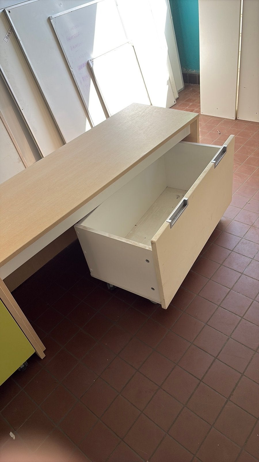 Opbergkast & bureau kleuter, Enlèvement, Utilisé