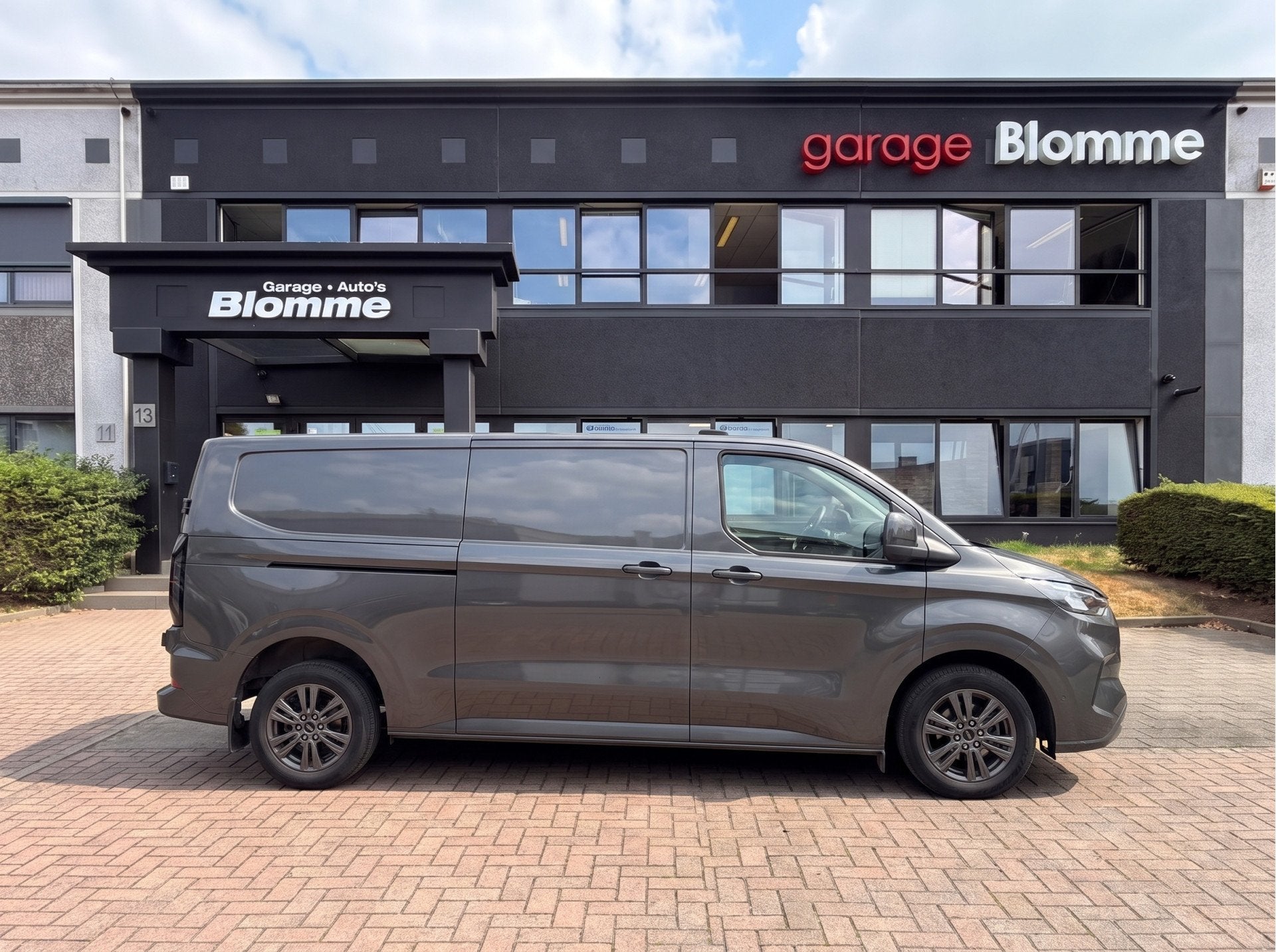 Ford Transit Custom 320 2.0 TDCI L2H1 Limited (bj 2024), Voorwielaandrijving, Dealer onderhouden, Gebruikt, 4 cilinders