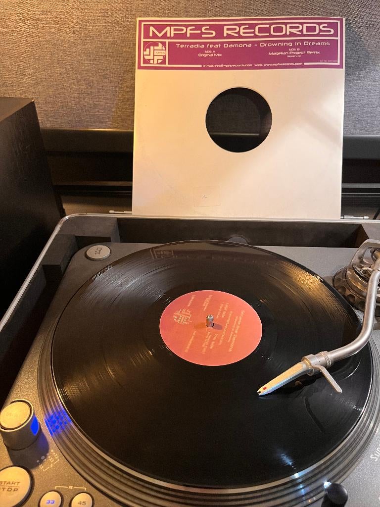 Vinyl | Terradia feat. Damona - Drowning In Dreams, Ophalen of Verzenden