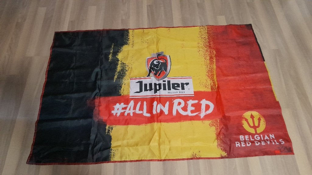 Jupiler ALL IN RED vlag spandoek wimpel RODE DUIVELS voetbal, Enlèvement, Comme neuf