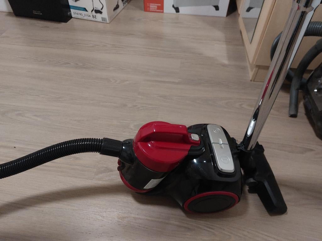 Kleine stogzuiger Quigg zonder zak, Ophalen, Stofzuiger, Zo goed als nieuw, Minder dan 1200 watt
