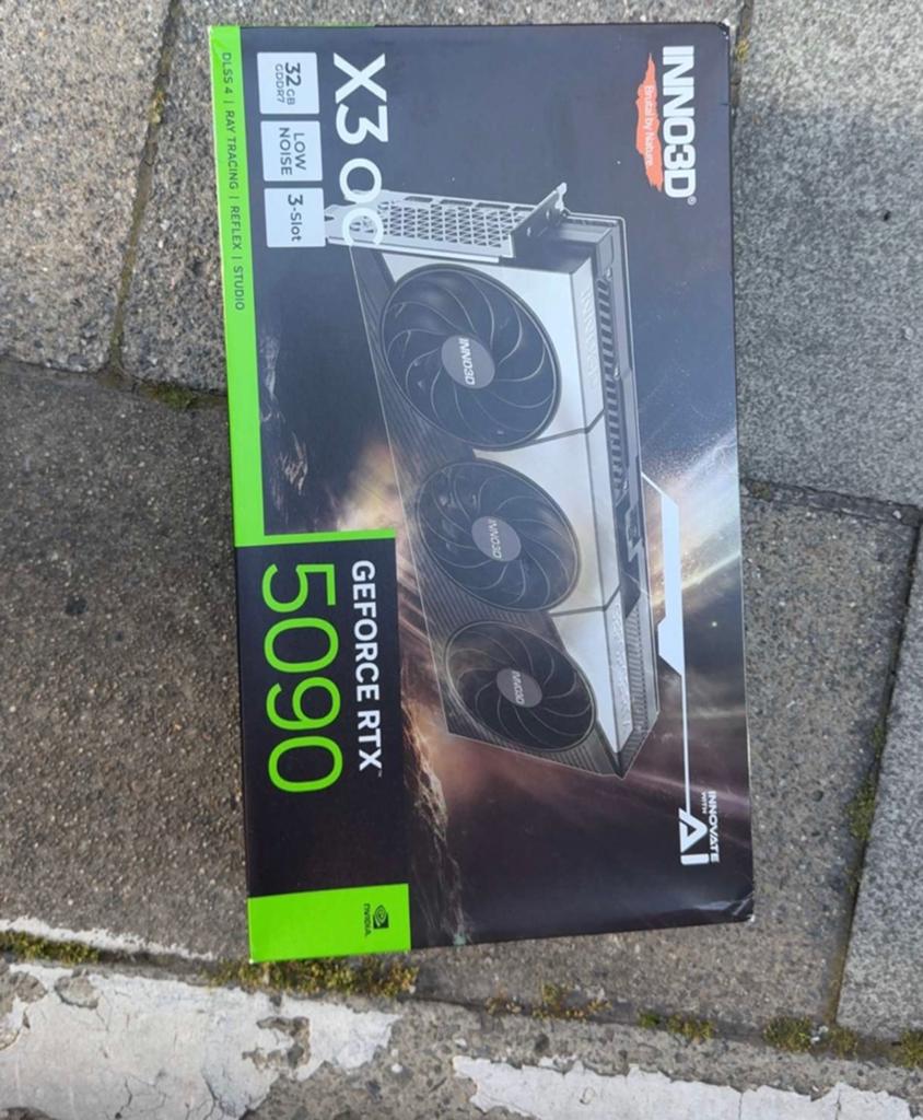 INNO3D RTX 5090 X3 OC, Informatique & Logiciels, Cartes vidéo, Enlèvement, Comme neuf, Nvidia