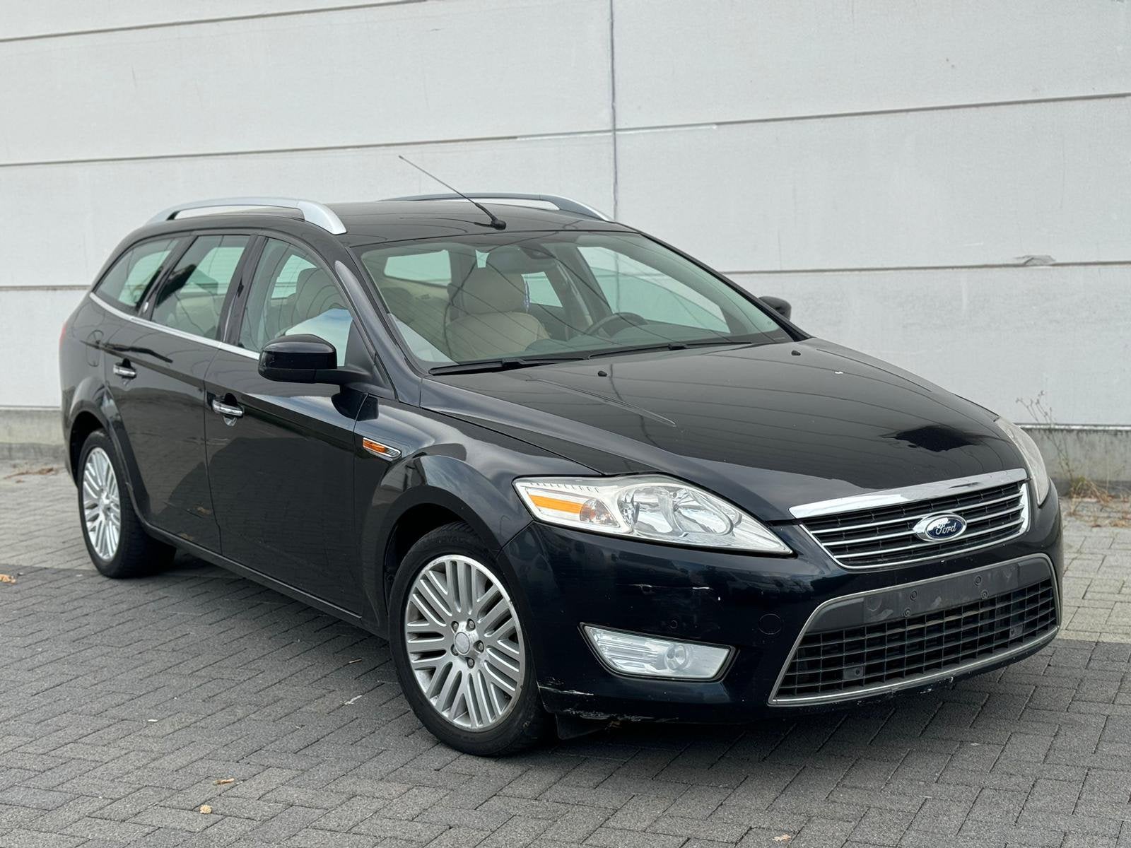 Ford Mondeo Ghia 1.8tdci 92kw rijd goed, Autos, Achat, Beige, Entreprise, Mondeo