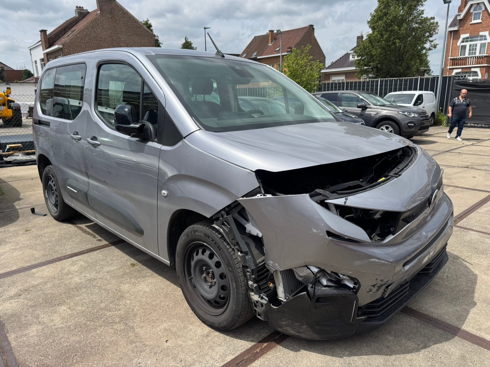 Citroen Berlingo PureTech 110 1.2 Plus // 2024 // 19.000 km, Autos, Citroën, Argent ou Gris, Achat, Boîte manuelle, Entretenue par le concessionnaire