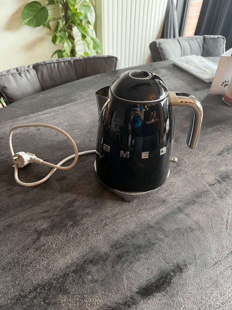 Smeg KLF03 waterkoker zwart 1,7 L, 1 tot 2 liter, Ophalen of Verzenden, Gebruikt