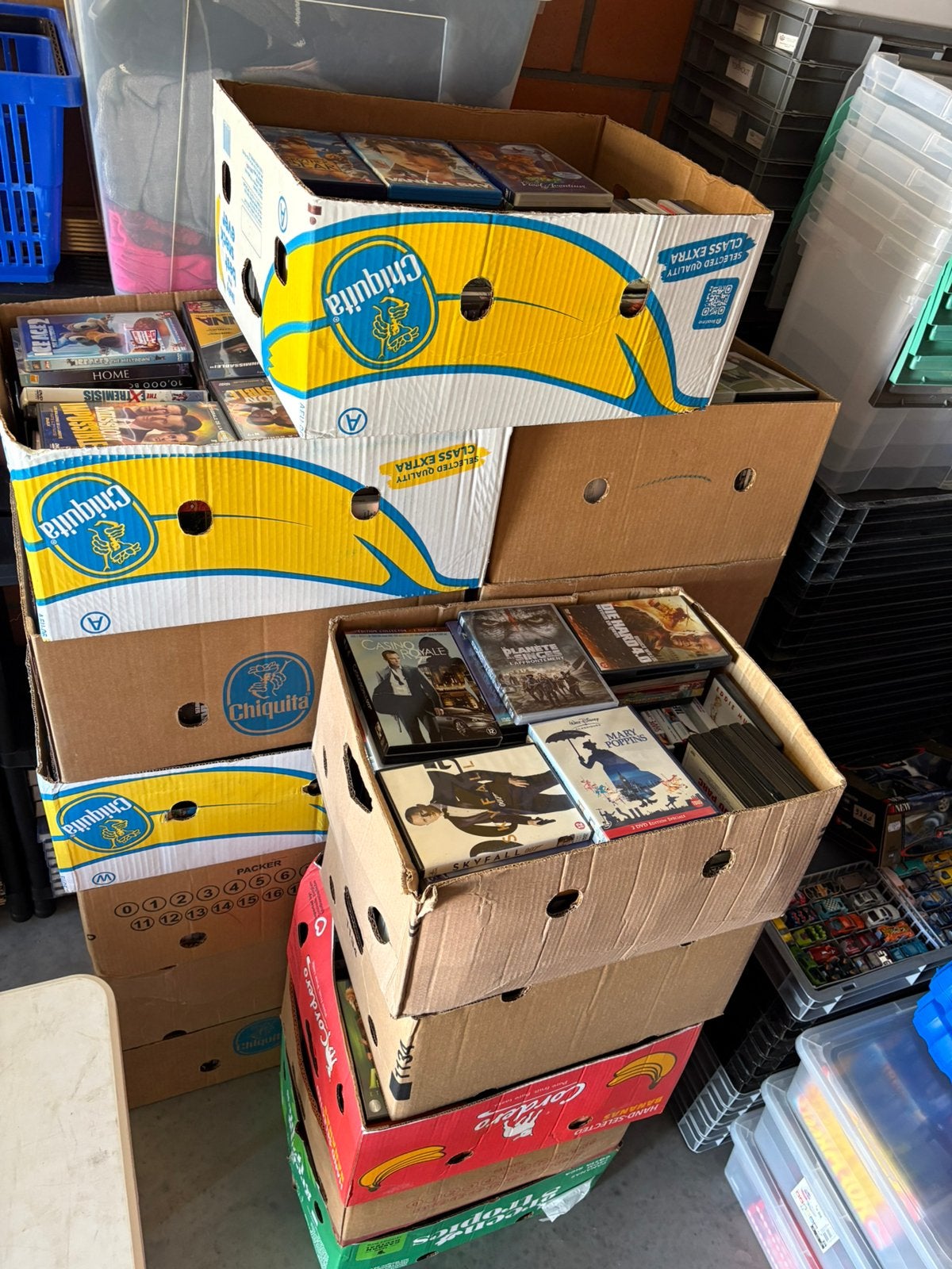 Dvd’s (18 bananendozen), Ophalen, Gebruikt