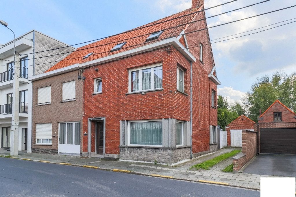 Huis te koop / 5 slpk / garage met oprit, Provincie West-Vlaanderen, 500 tot 1000 m²