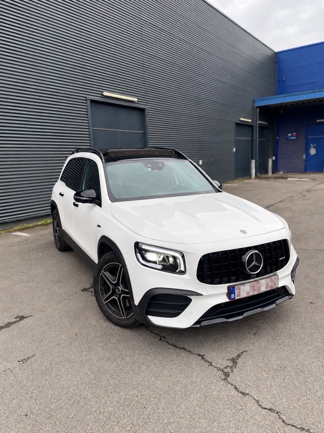 MERCEDES-BENZ AMG LINE 4MATIC-FULL OPTION UNIEK EXEMPLAAR, Auto's, Automaat, 4 cilinders, Wit, 5 zetels